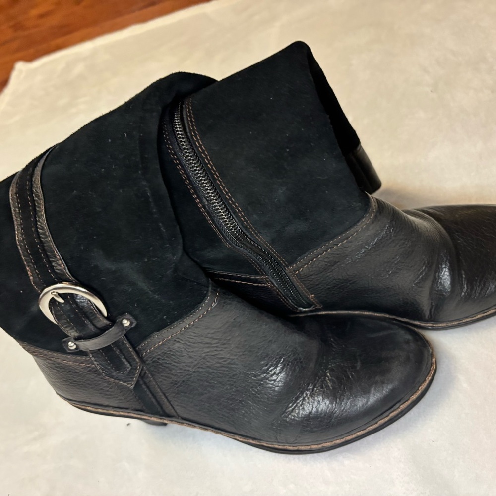 Naturalizer Dandy N5 Comfort Black Leather and Suede Heeled Boots Size 7.5 EC - Picture 7 of 11